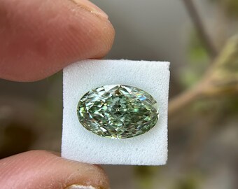 Fancy intense Green Lab Grown Diamond oval : 3  Carat, Vvs2