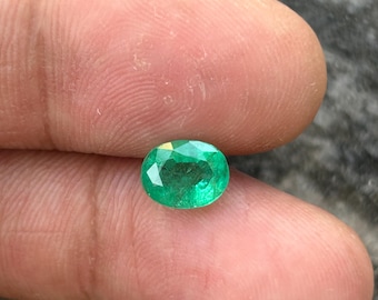 Emerald  oval  zambia  green colorful emerald flawless color 7.70x6x4.5  mm 1.45 crt
