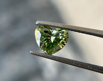 Fancy Vivid Green Lab Grown Diamond Heart: 1 Carat, VVS1