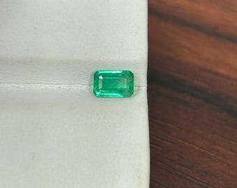 Emerald  cut zambia  green colorful emerald flawless color 5.50x3.50 mm 0.40  crt