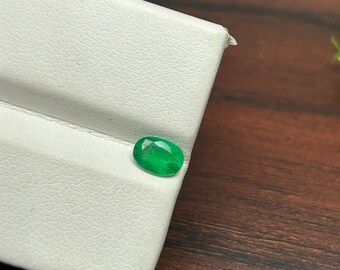 Oval Cut Emerald Gemstone: 0.40 ctw Zambia Green (6x4mm)