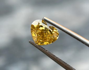 Cvd vivid  yellow lab grown   heart cut flawless  yellow fine quality 1 crt - vvs1