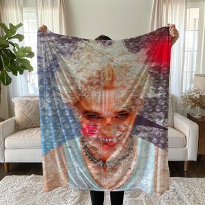 Robert Pattinson Sherpa Blanket: Cozy Throw for Movie Fans
