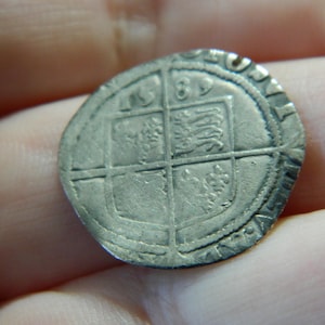 Authentic Tudor Queen Elizabeth 1st hammered silver coin dated 1589 a Metal detecting / detector find it will make a great present / gift