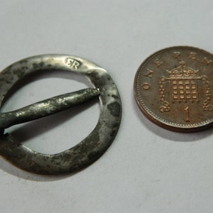 Rare Working Post Medieval / Tudor Silver ring brooch ER makers mark a metal detecting / detector find an authentic artefact Gift / present