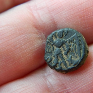 Small Post Medieval bronze coin weight for a half Ryal coin artefact metal detecting / detector find circa 1500s a great gift / present