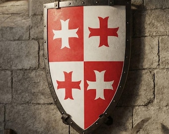 Pode incluir: Um escudo com um design esquartelado de campos vermelhos e brancos, cada um contendo uma cruz estilizada. O escudo possui uma borda de metal escuro fixada com rebites e um ornamento de flor-de-lis no topo central, montado numa parede de pedra.