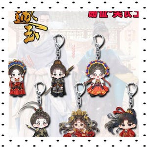 Puede incluir: Colección de llaveros estilo anime con personajes con vestimenta tradicional china. Cada llavero tiene un cierre plateado y representa un personaje diferente en colores vibrantes, con ropa y accesorios detallados.