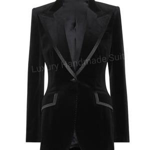 Velvet Tuxedo Blazer: Women&#39;s Formal Event Jacket