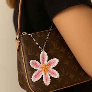 Lily keychain crochet pattern, flower amigurumi, bag charm, floral crochet, DIY, beginner-friendly, instant download PDF