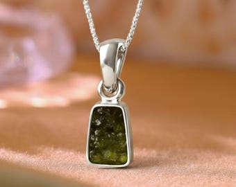 Colgante de moldavita, colgante de plata de ley 925, colgante de moldavita auténtica, piedra de moldavita certificada, regalo para ella, collar de moldavita cruda