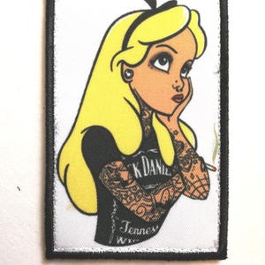 MORALE Tygmärke 5x8 cm "Alice" Broderitryck Design Rolig Militär Kardborreband
