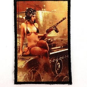 MORALE-tygmärke 5x8 cm "PPSH 41 Sexig tjej" Broderitryckdesign Rolig militär kardborreband