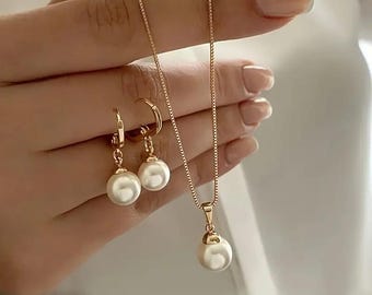 Golden Grace – Minimalist Pearl Pendant & Earrings