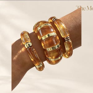 Set de Pulseras de Acrílico Ámbar, Stack Chunky Dorado de 3 Piezas