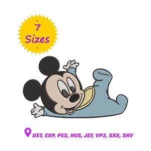 Può includere: Un disegno ricamato di baby Mickey Mouse in una tutina azzurra. L'immagine include il testo "7 Taglie" in una stella gialla e le abbreviazioni dei tipi di file: DST, EXP, PES, HUS, JEF, VP3, XXX, SHV.