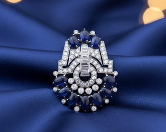 絶妙なアンティークサファイアブローチ。時代を超えた優雅さを極めた