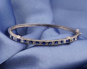 Bracciale rigido con diamanti taglio principessa e zaffiri blu: bracciale rigido da donna in oro bianco 14k e argento sterling 925