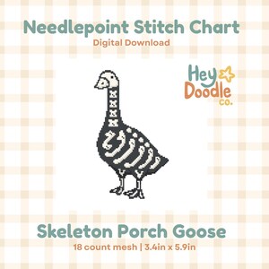 Könnte beinhalten: Ein digitales Stickmuster für Needlepoint mit dem Titel Skeleton Porch Goose von Hey Doodle Co. Das Design zeigt ein verpixeltes schwarz-weißes Gänseskelett auf hellem Karohintergrund. Maße 8,6 cm x 15 cm für 18-Count-Gewebe.