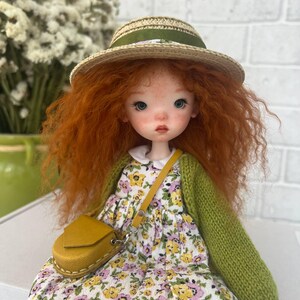 Una pequeña muñeca de colección: un regalo único hecho a mano para ti y tus seres queridos.