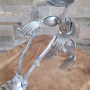 Metal frog sculpture