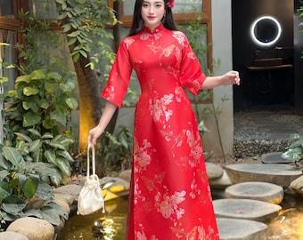Röd fjärils-Ao Dai: Glänsande taft- och organza-vietnamesisk klänning