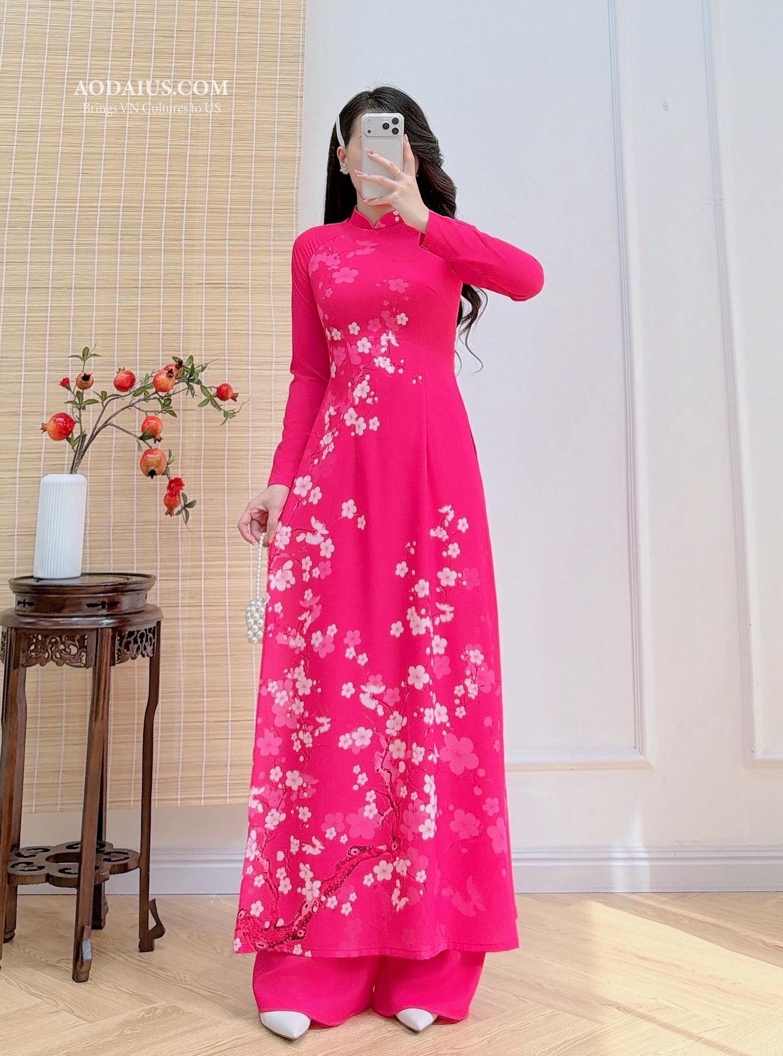 malaysia dress design      , Batik Boutique joined  the Batik Lestari Festival 2025, highlighting handcrafted Malaysian batik  and sustainable design in front of a fashion-forward audience., Vid from: