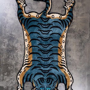 Hand-Tufted Tibetan Tiger Rug: Light Blue Animal Carpet