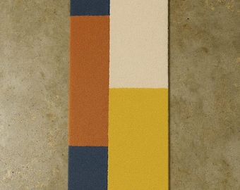 Geometrisch handgetuft Sezis-tapijt - modern abstract ontwerp in mosterdgeel, marineblauw en terracotta