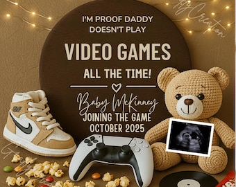 Op de afbeelding: Een aankondiging met de tekst "I'M PROOF DADDY DOESN'T PLAY VIDEO GAMES ALL THE TIME! Baby McKinney JOINING THE GAME OCTOBER 2025." De afbeelding bevat een babyschoen, een teddybeer, een gamecontroller en een echografiebeeld.