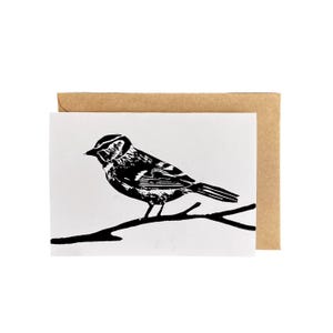 Tarjeta plegable de linograbado con forma de pájaro
