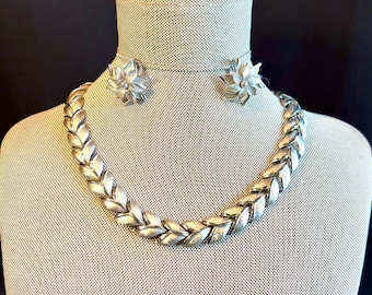 Vintage Trifari Silver Tone Leaf Necklace Set, Mid Century Floral Clip Earrings, Textured Silver Jewelry Set, Botanical Statement Jewelry
