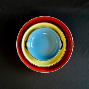 Vintage Emo Celje Enamel Nesting Bowls Set. Mid-Century Yugoslavian Cookware Red Yellow Blue Pans for Retro Kitchen
