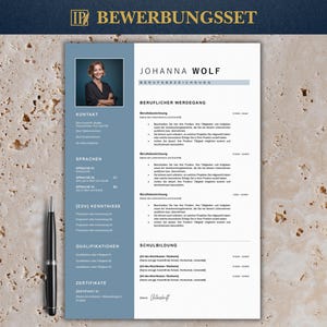 Könnte beinhalten: Eine professionelle Lebenslaufvorlage mit einem Foto einer Frau, Kontaktinformationen und Abschnitten für Fähigkeiten, Ausbildung und Zertifizierungen. Das Design verfügt über eine blaue Seitenleiste und einen Stift.