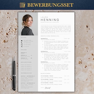 May include: A professional resume template with a photo of a woman, contact information, and sections for experience and education. A black pen rests on the left side. The text at the top reads "BEWERBUNGSSET".