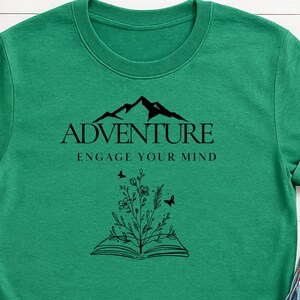 Koszulka Adventure Engage Your Mind, Miłośnik przyrody, Koszulka Bookworm, Prezent dla entuzjasty podróży, Codzienny ubiór, Odzież na przygody na świeżym powietrzu