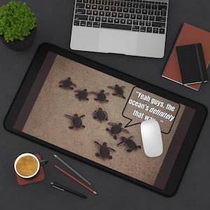 Humor "Ocean's Definitivamente That Way" | Tapete de mesa engraçado para bebê tartaruga | Tapete de trabalho com estampa fofa de vida selvagem, suporte para mesa de escritório, mesa de computador, tapete para jogos