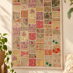 Indischer Patchwork Wandteppich, Vintage Sari Wandbehang, Boho Textilkunst (90 x 60 cm)