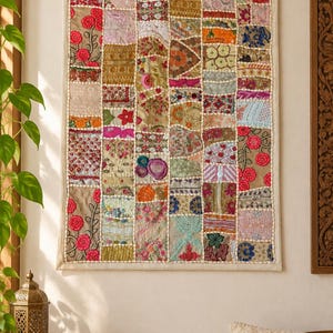Geborduurd wandtapijt handgemaakte Indiase sari patchwork | Kleurrijke etnische wanddecoratie boho 90 x 60 cm