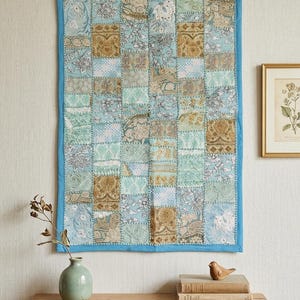 Handgemaakt sari-patchworktapijt, geborduurde Indiase textielkunst