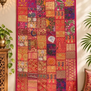 Handgemaakt Indiaas sari-patchworktapijt – geborduurde wanddecoratie, levendig boho-etnisch decor (120 x 60 cm)