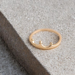 Anello in oro massiccio 14k per donna: fascia minimalista e delicata, gioielli raffinati fatti a mano