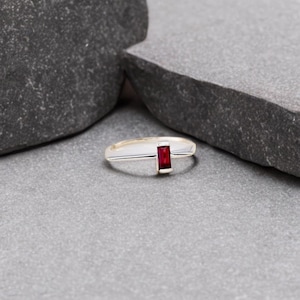 Handcrafted Garnet Ring in 925 Sterling Silver | Vintage Style Red Stone Ring | Gift for Women Natural garnet Valley Ring