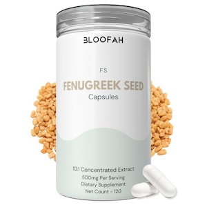 Pode incluir: Um frasco cilíndrico branco de cápsulas de sementes de feno-grego Bloofah com tampa transparente. O rótulo diz 10:1 Concentrated Extract, 500mg Per Serving, Dietary Supplement, Net Count - 120. Duas cápsulas brancas estão à frente, com sementes soltas.