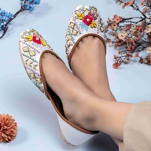 Handmade White embroidery work women khussa Punjabi Jutti women sandal