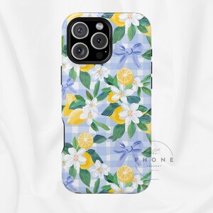 Funda magnética para teléfono con estampado floral de cuadros vichy de limón, lazo azul y cítricos, compatible con iPhone 17, 16, 15, 14 y 13.