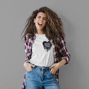 Camiseta del Club de Mamás Raras: Divertida camiseta gráfica para mamás peculiares