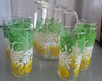 Butterflies and Daisies Pitcher and Matching Set of 6 Tumblers, N. Stalcup Vintage Glassware, Fun Funky Glasses, Green White Yellow