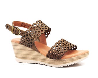 Dromedaris Libby Olive Leather Wedge Sandal