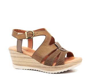 Dromedaris Liz Olive Leather Wedge Sandal